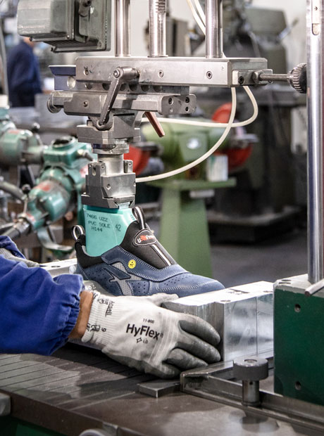 OVER STAMPI srl - Stampi per Calzature di Sicurezza, Casual e Sportive